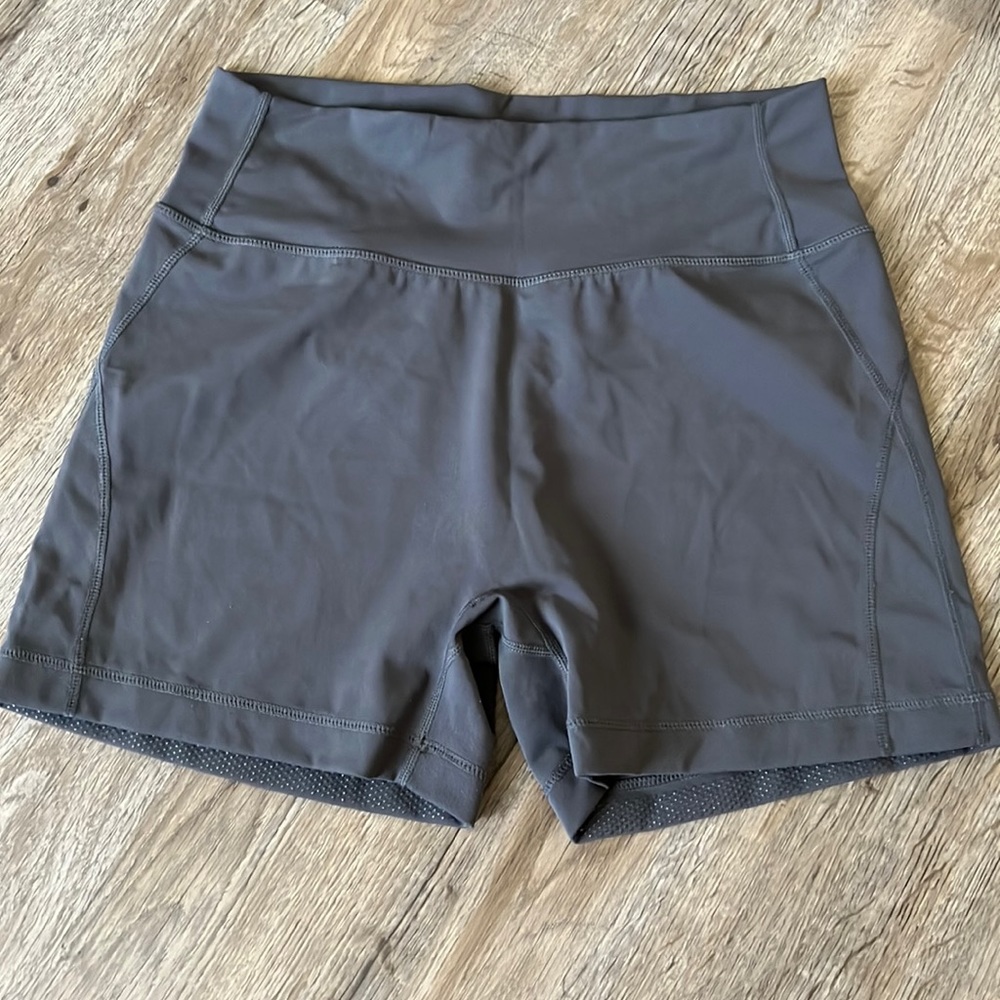 XL spin shorts